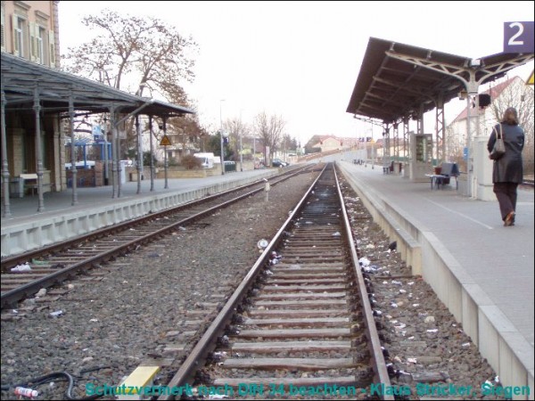 231 Blick Richtung Ausfahrt vom Fußgängerüberweg aus.