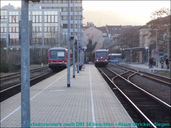 52 Der 628 links kam von Freinsheim und wird nach der Wende weiter Richtung Neustadt (Weinstraße) fahren.