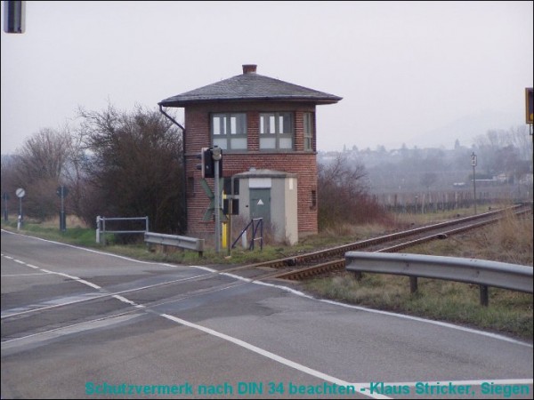 63 Altes Postengebäude und davor die Ablösung